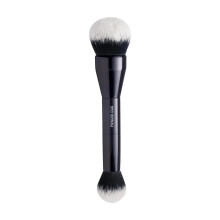 Lune+Aster Powder Duo Brush – vielseitiger, veganer Powder Duo Brush mit zwei Enden.