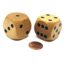 Koplow Games Zestaw 2 duzych, zaokraglonych drewnianych kosci K6 o srednicy 30 mm - drewnianych z czarnymi pestkami