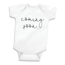 Bump and Beyond Designs Baby-pigers overraskelse Graviditetsmeddelelse til bedstefor?ldre kommer snart Trikot Hvid 0-3 m?neder