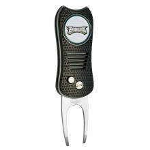 Team Golf NFL Philadelphia Eagles Switchblade Divot Tool met dubbelzijdige magnetische balmarker Kenmerken gepatenteerd enkelvoudig puntig ontwerp ver