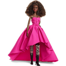 Barbie - Poup   e en robe longue fuchsia en taffetas avec d   collet    en c   ur