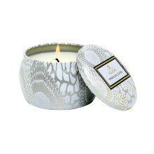 Bougie miniature Voluspa Sparkling Cuvee en étain de 113 g, durée de combustion de 25 heures, mèches entièrement naturelles et cire de noix de co