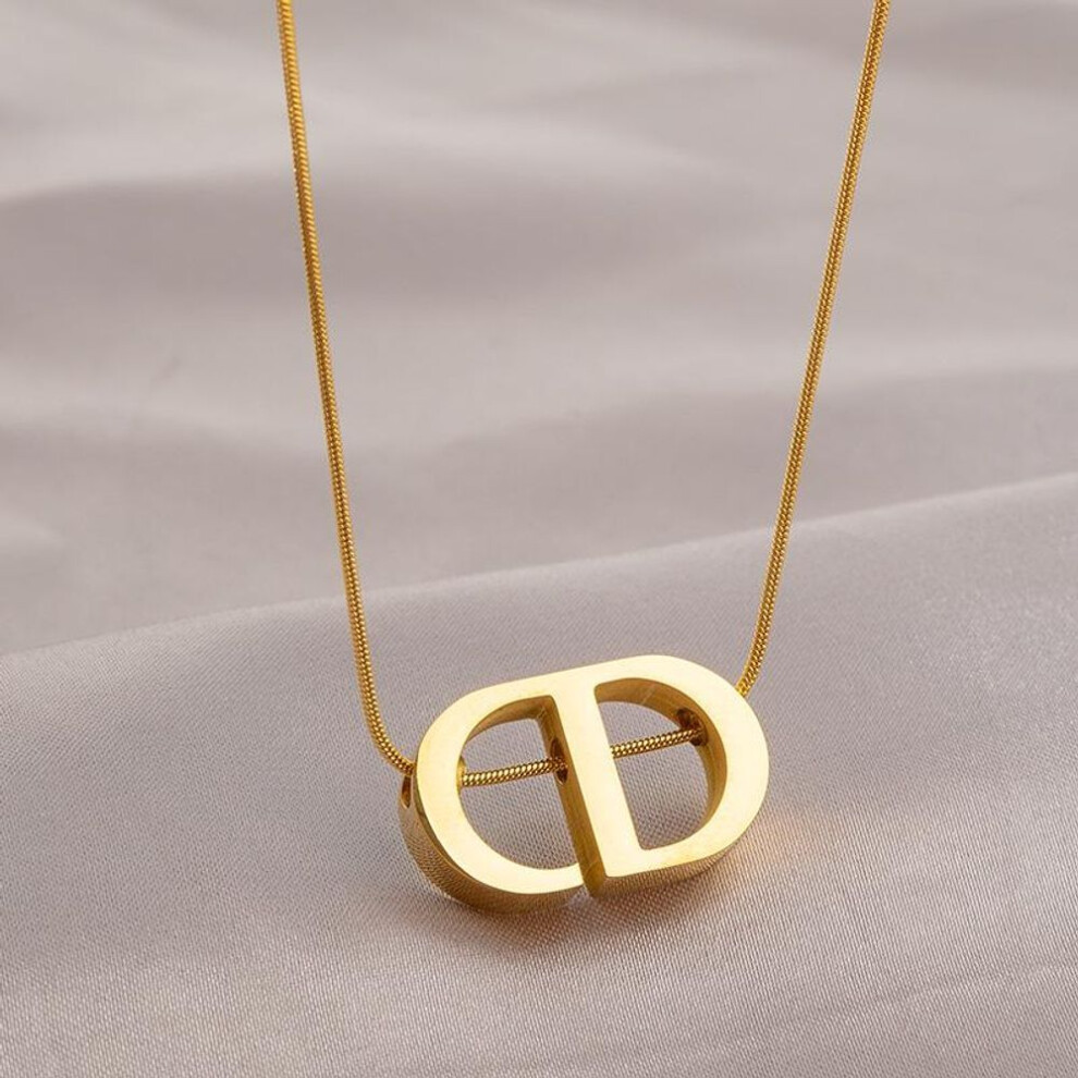 women's Luxury Titanium Steel Clavicle Necklace - Versatile & Fade-resistant Pig Nose Design