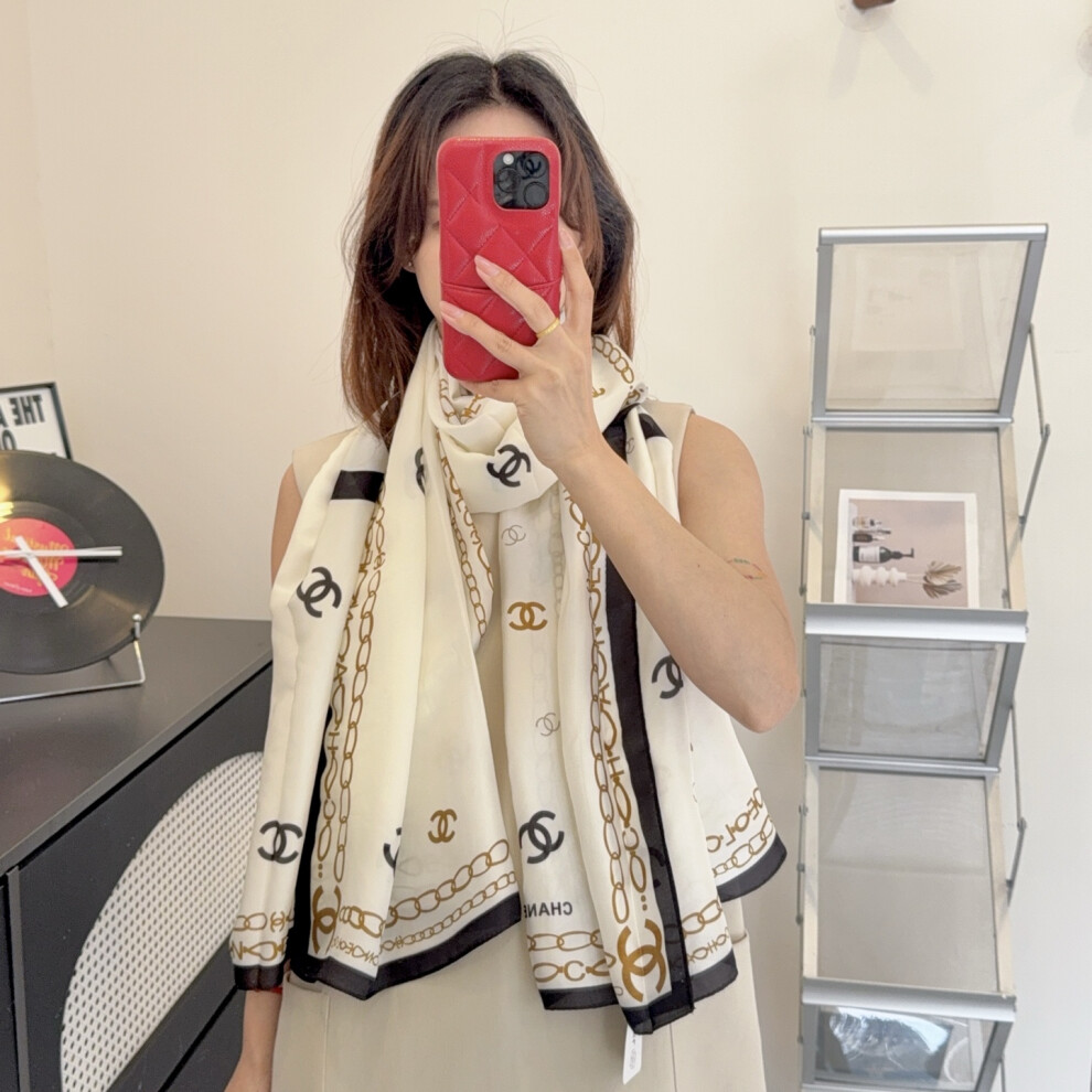 CHANEL Silk scarves, ladies' silk scarves, scarves, trendy and versatile