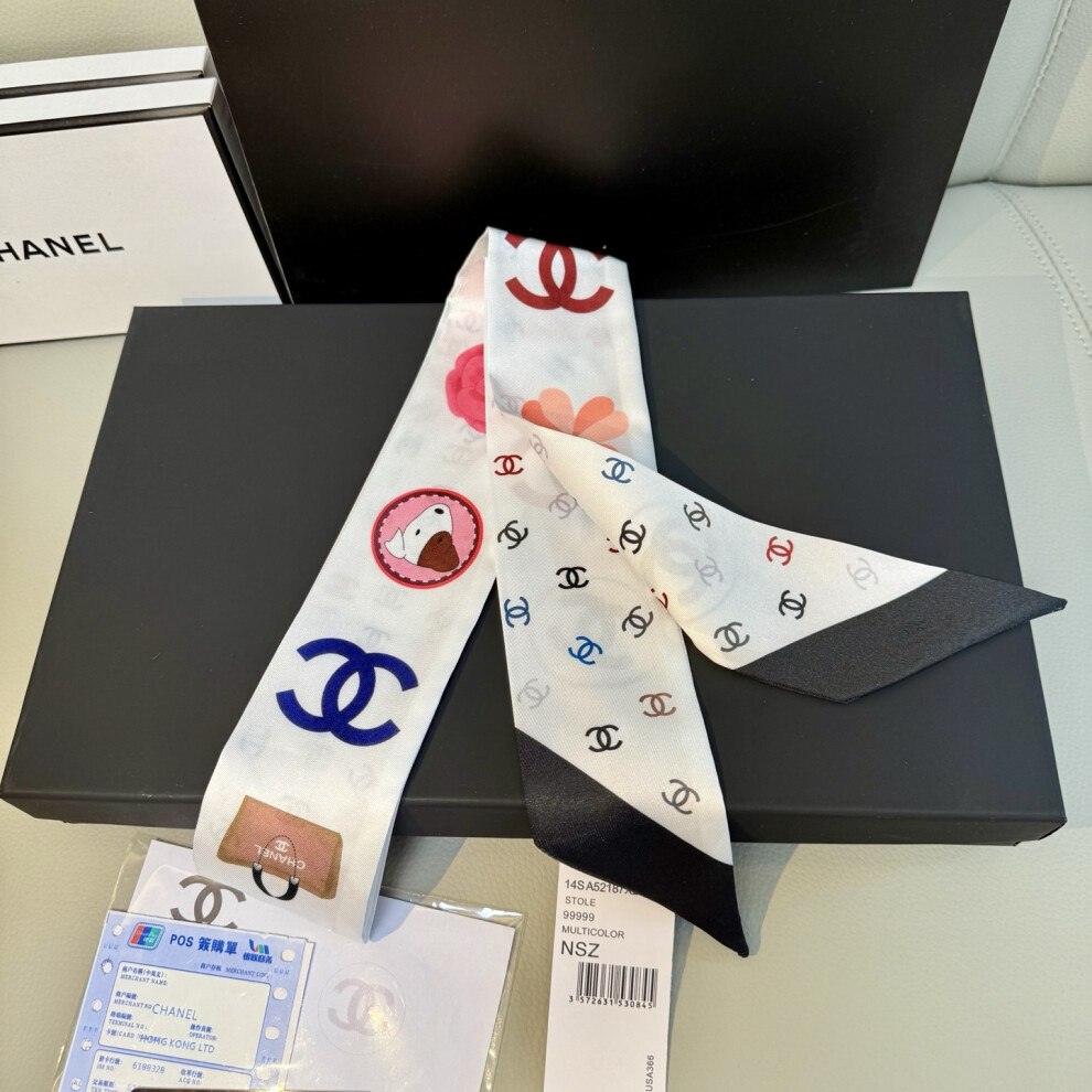 CHANEL Silk scarves, ladies' silk scarves, scarves, trendy and versatile