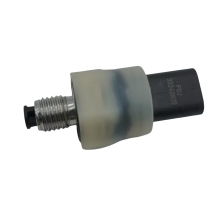 Car Oil Pressure Sensor 32242805 24693398 for XC40 T4 XC90