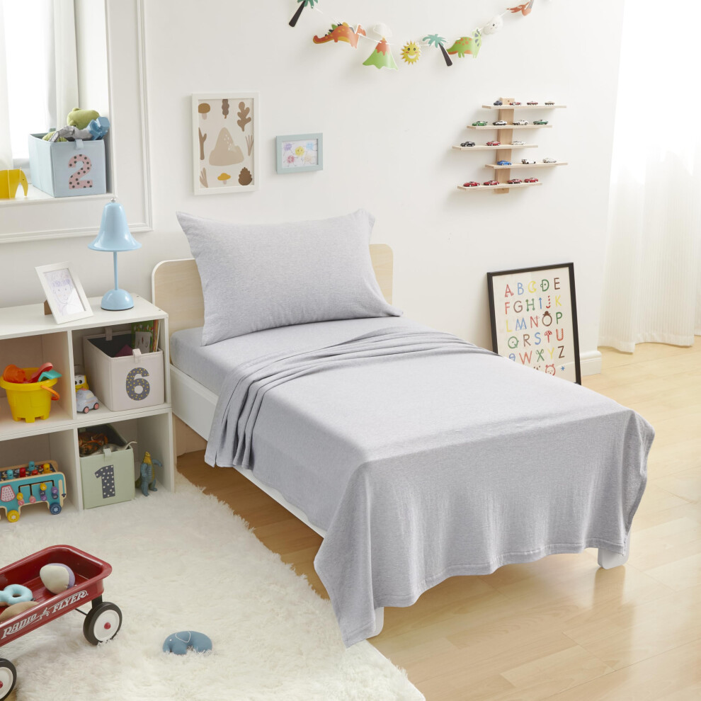 Parure de lit 3 pi   ces Amazon Basics en jersey 100 % coton avec draps plats et housses ultra doux et taie d'oreiller pour tout-petits Gris clair uni