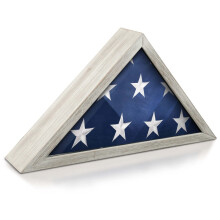 HBCY Creations Flag Display Base pour 5 'x 9,5' American Veteran Enhinal Flag Wood White-Lash a chaux avec avant en verre avec support mural ou b