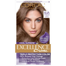 El r   gimen de tinte permanente para el cabello L'Or   al Paris Excellence Cool Supreme Ash con cobertura de canas al 100 % incluye un champ    suave