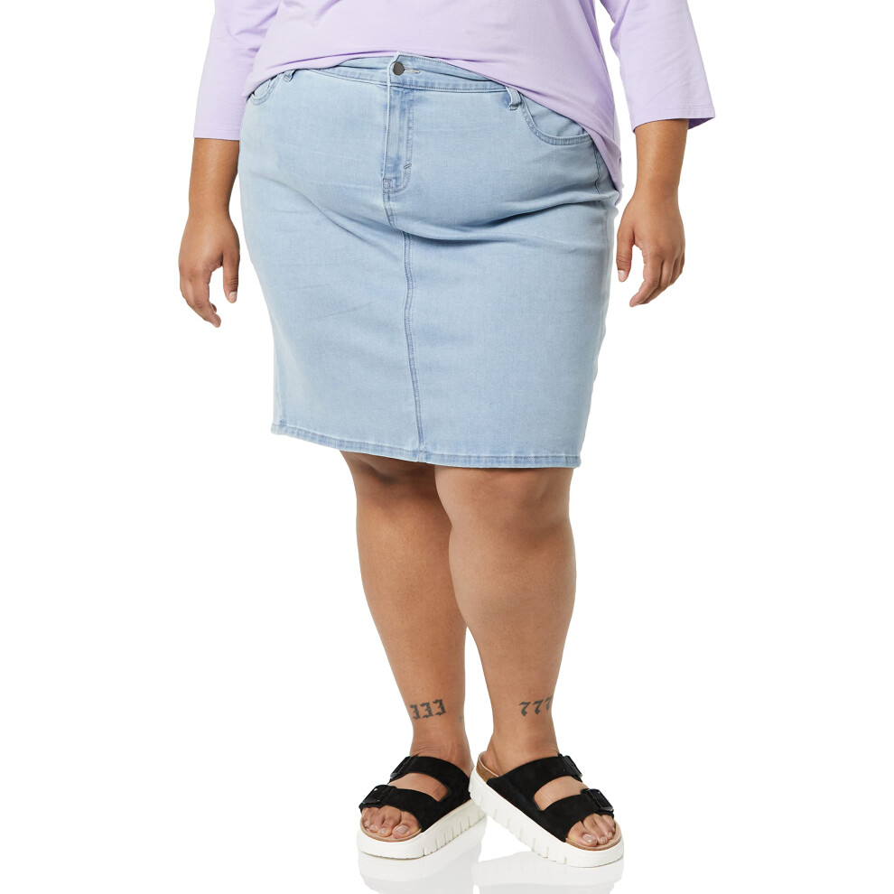 Amazon Essentials Womens classic 5-Pocket Denim Skirt Available in Plus Size  Light Wash  0