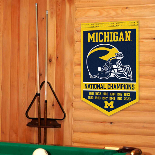 Πανό Πανεπιστημίου Michigan Wolverines 12 Φορές Πρωταθλητές Ποδοσφαίρου 1