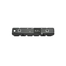 Omix-Ada | 17401.08 | Logo de couvercle de soupape moteur en aluminium noir | Référence d'origine : 83501398ALB | Compatible avec les modèles CJ