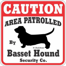 Varningsomrde patrullerat av Basset Hound Security Sign