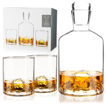 Viski Mountain karafy a sklenice Set Percect pro skotskou a bourbonskou rucne foukanou whisky Drky pro mue Sada 3 sklenic 24oz karafy 9oz
