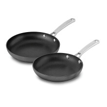 Sada panv   c Calphalon s neprilnav   m povrchom a rukov   tami, ktor    zost   vaj    chladn   , 8 a 10 palcov, siv
