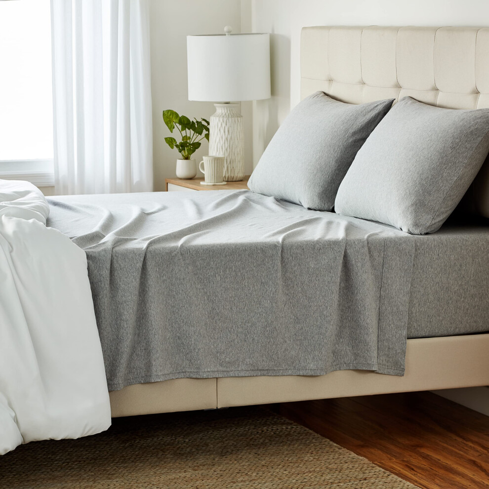 Parure de lit 4 pi   ces Amazon Basics en jersey 100 % coton avec draps plats et housses ultra doux et taie d'oreiller (Queen) Gris clair uni