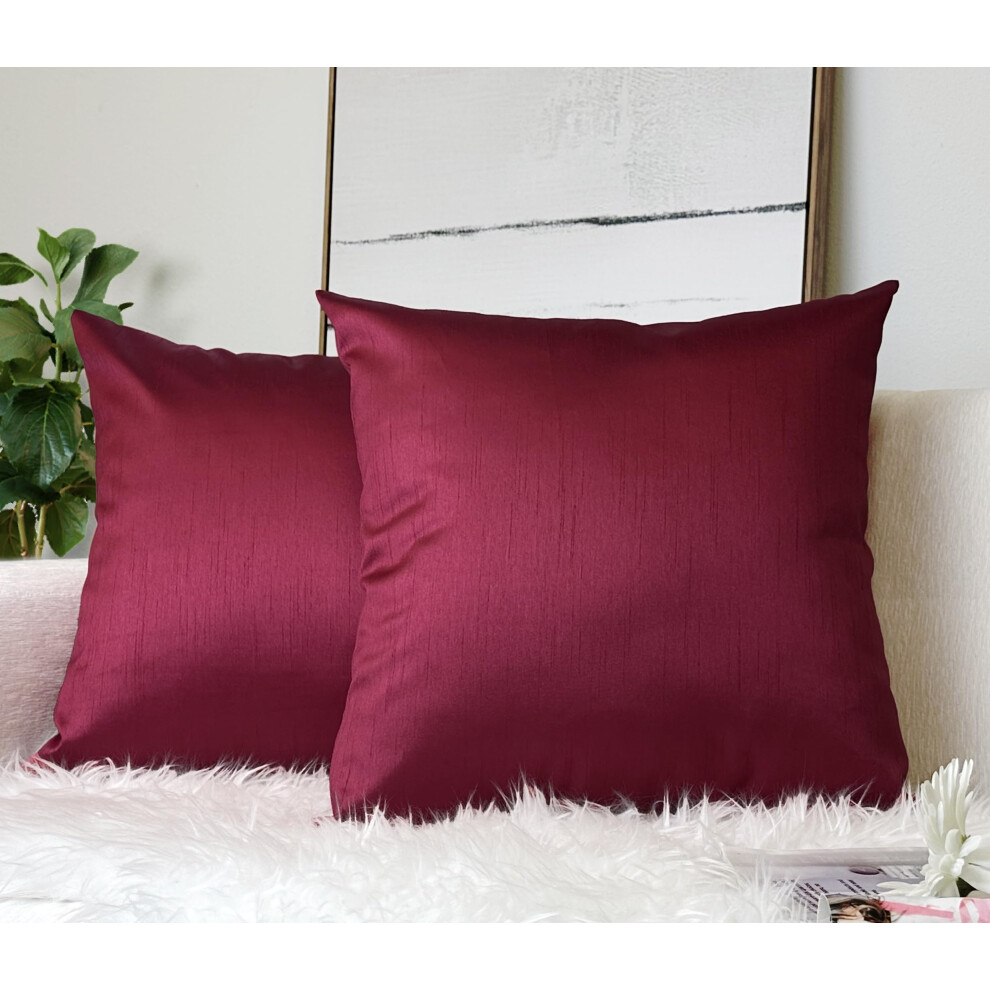 Housse de coussin carr   e en imitation soie Aiking Home 45 x 45 cm, fermeture    clair, bordeaux (lot de 2)
