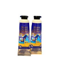 Bath & Body Works Handcr?e, verpakking van 2 stuks, 1 oz per tube (Berijpte Kokosnoot Sneeuwbal)