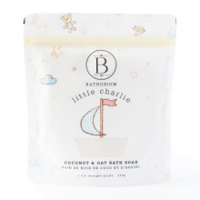 Bathorium Little Charlie Bath Soak - Bagno delicato e nutriente per neonati e pelli sensibili. A base di avena colloidale, camomilla blu e cocco.