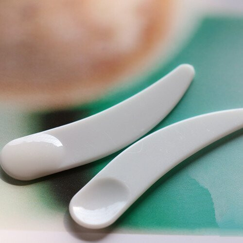 Onwon 100 PCS Mini Curved Cosmetic Scoop Makeup Mask Plastic Spoon (White) 1