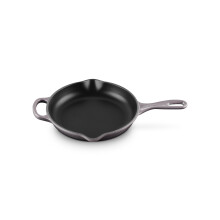 Sart?n de hierro fundido esmaltado Le Creuset Signature con mango de hierro de 9"" (1-3/8 qt.) Oyster
