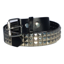 Veszlyes szlak Fekete szegecses v - 1 1/2"""" - Fnyes nikkel piramis szegecsek - Punk Goth