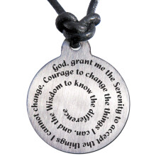 Collana con medaglione di preghiera della serenit    in pelle