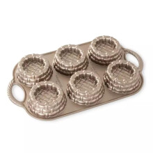 Ko cky na kol ce z liateho hlin ka s neprilnav m povrchom Nordic Ware