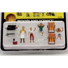 Sceniske accenter baghaven grill (4 figurer 2 stole grillk?ler & hund) o skov natur