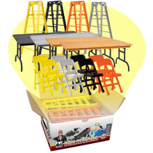 Ensemble complet de 4 figurines de catch comprenant une    chelle, une table et des chaises