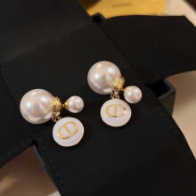 (StyleA) S925 Stylish Silver Needle French Style Letter D Pearl Earrings Elegant And Classic