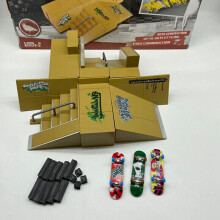 Tech Deck Mini Fingerboard Skate Park Ramp Kit – 5-Piece ABS Ramps with 3 Fingerboards & Non-Slip Silicone Mats