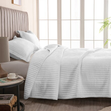 Great Bay Home King Quilt Sngklder Set 3-delat Lttvikts sommar Channel Stitch Quilt Set med Shams Ultra mjuka vita verkast Quiltade sngklde