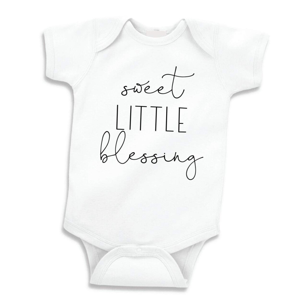 Annonce de grossesse pour b   b    fille Bump and Beyond Designs pour grands-parents Justaucorps Sweet Little Blessing Blanc 0-3 mois