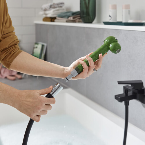 Hansgrohe hansgrohe 28346000 Quick Connect Snap On Connector Set  Chrome/Black 1