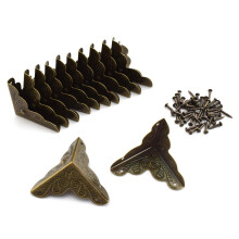 SDTC Tech 12er-Pack Eckenschutz f?r M?bel, 2,5 x 2,5 cm, antike Bronze, dreieckige Kante, dekorativer Eckenschutz aus Metall f?r Aufbewahrungsbox