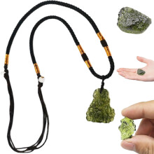 Collier en moldavite, pendentif en cristal de moldavite vert irrégulier avec cordon, collier en météorite tchèque en moldavite