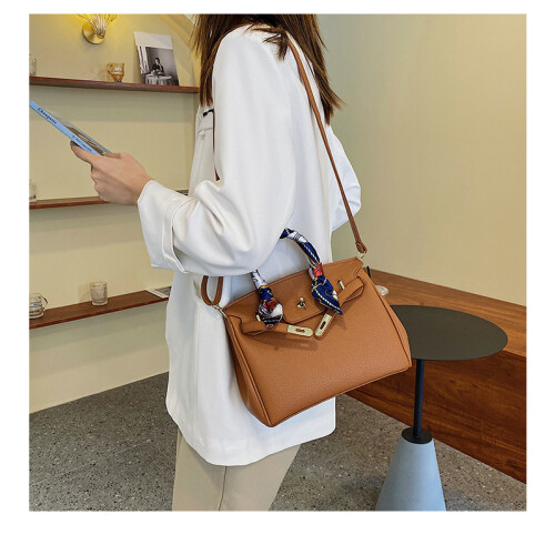 Litchi Pattern Lock Platinum Bag 2