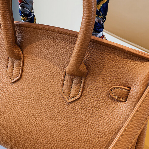 Litchi Pattern Lock Platinum Bag 1