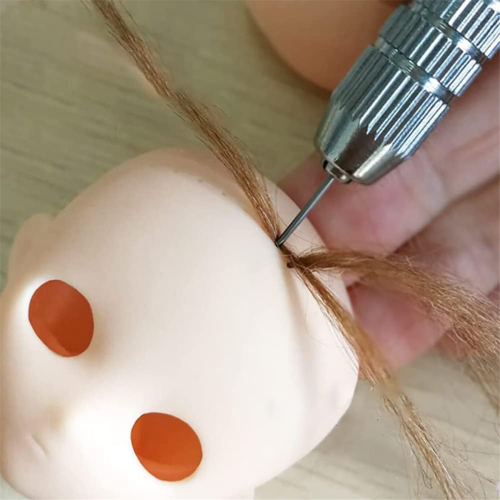Herramienta para reenraizar el cabello de muñecas 2
