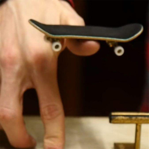 Mini Finger Skateboard Fingerboard Skatepark coloré 1