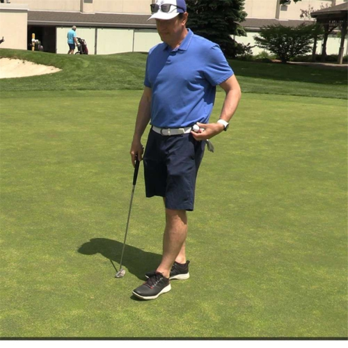 Golf Cleaner Way to Clean Your Golf Ball Before Putting 2