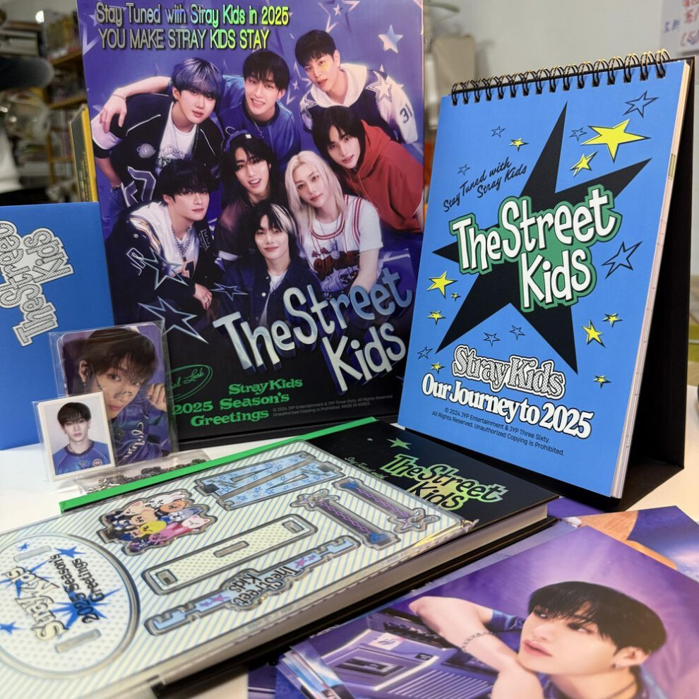2025 Season's Greetings,StrayKids