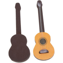 2 mini guitarras de madera para decoración de escritorio y muebles de casa de muñecas.