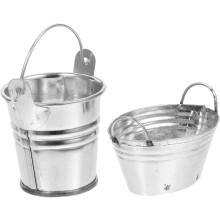 2 mini cubos de hierro para casa de muñecas, bomba de agua sumergible, jarra de jugo, jarra de agua, cubos de hojalata para mesa.
