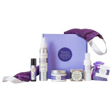 Victoria's Lavender Luksusowy kosz upominkowy dla kobiet - Oklad na szyje Mgielka do ciala Balsam do rak i ciala Balsam do ust Swieca sojowa Bloto Ba