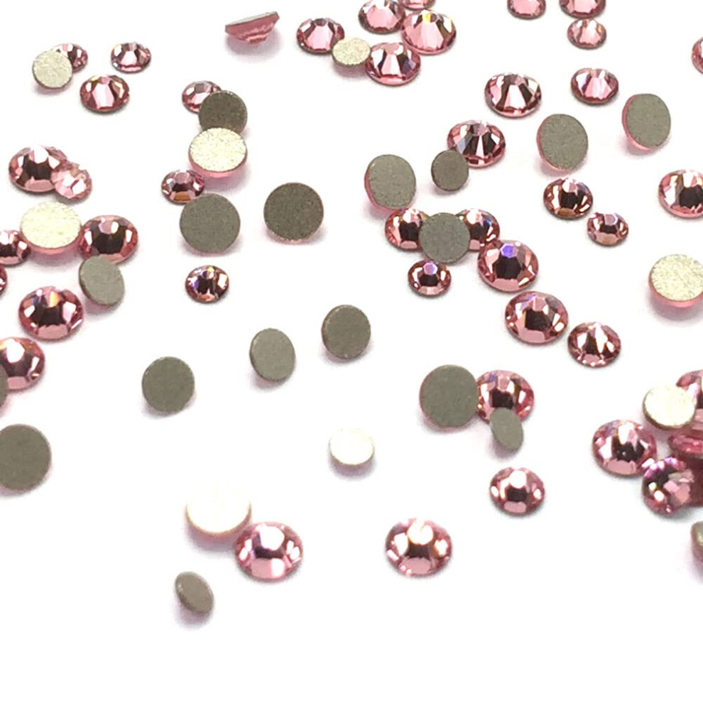 Svetle Rue (223) Ruov 2058 Rakousk Kritl Austria Crystal Nail Art Drobn Mal Smen Velikosti Ss5 Ss7 Ss9 Flatbacks Bez Hotfix Kamnky Diy Bl-image