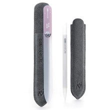 Germanikure Crystal Glass Cuticle Stick & You Are Fantastiske neglefil i ruskind.