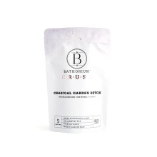 Bathorium Charcoal Garden Detox Crush     Reinigendes Badezusatz mit Aktivkohle und Eukalyptus, 21,2 oz