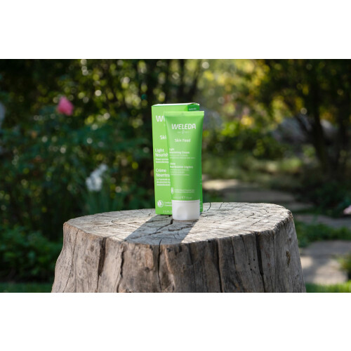 Weleda Weleda -                               Skin Food Light 3                  -                                                 - 1